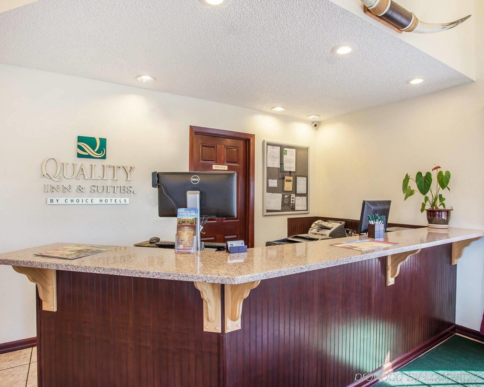 Quality Inn And Suites Toppenish Екстериор снимка